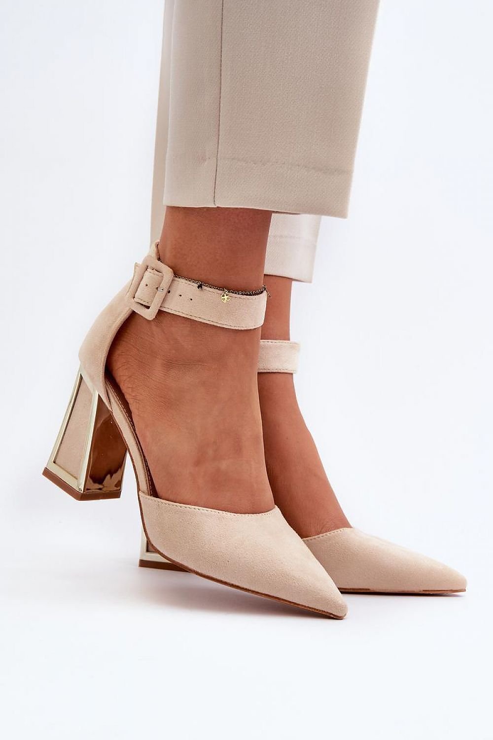 Block heel pumps