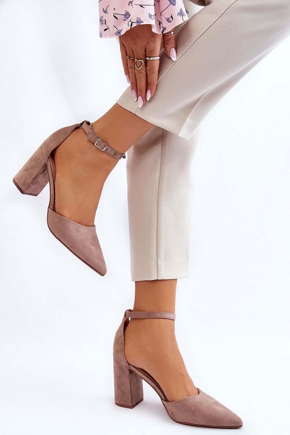 Block heel pumps